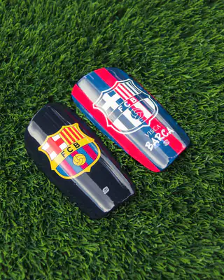 FC Barcelona shin pads: black crest and Visca Barça